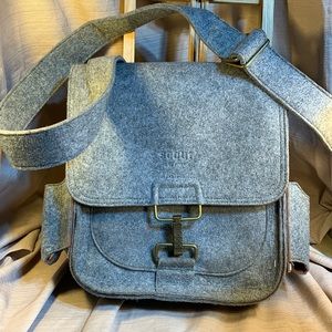 NWOT Scout Petunia Pickle Bottom felt laptop bag